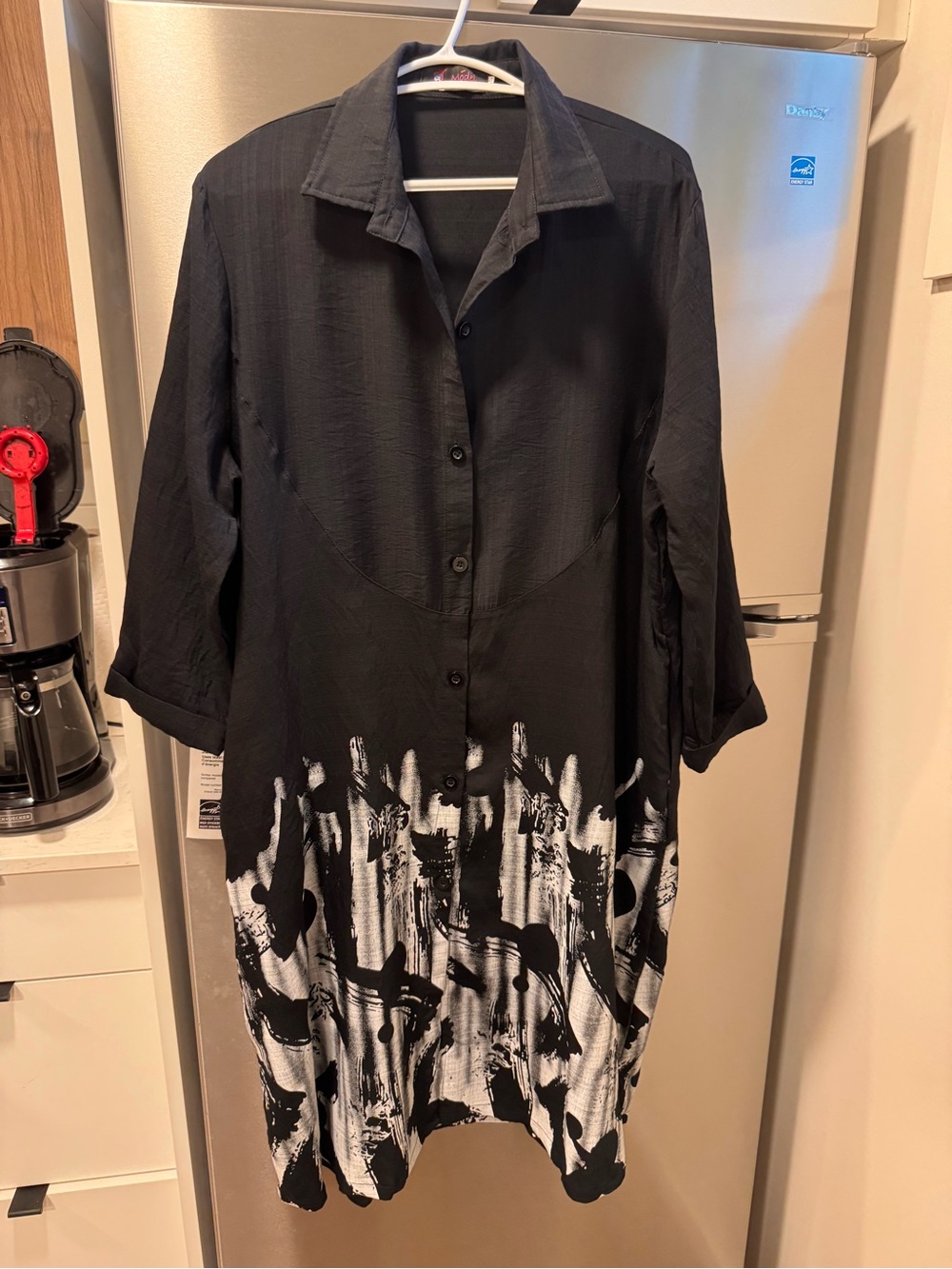 Black Button-Front Midi Dress with White Abstract Hem